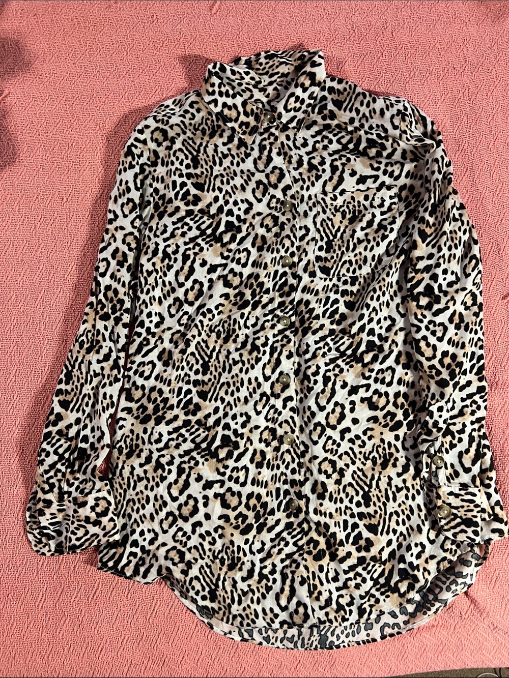 Leopard Print Button-Up Shirt - Neutral Animal Print Women’s Top Chico’s size 0